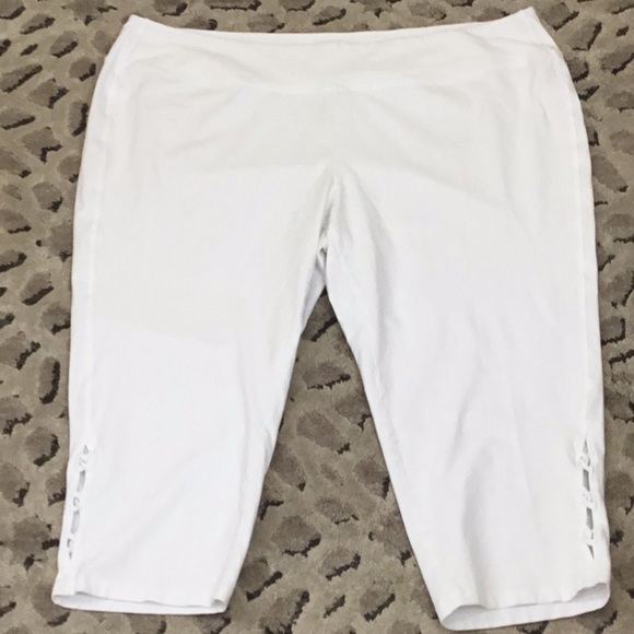 Susan Graver White Capri Pants with Classic Cut - Picture 1 of 7